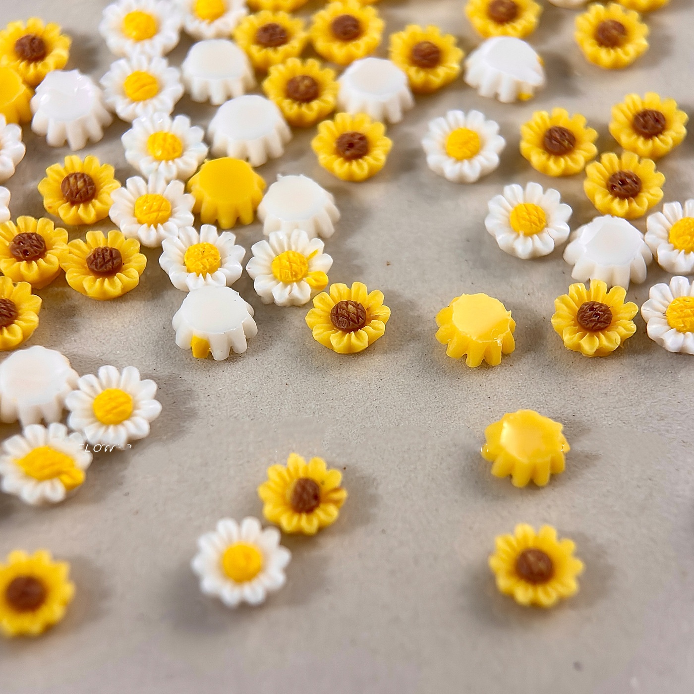 50Pcs Realistic Resin Mini Dai - Art Craft Yellow Springs recensie en prijs